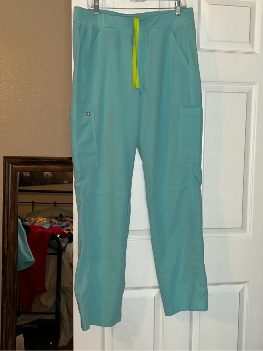 Men’s teal figs axim cargo straight leg scrub pants size large